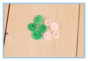 塑料四合扣 服裝輔料中的多面手，廠家直銷批發(fā)定制零售一站式服務(wù)